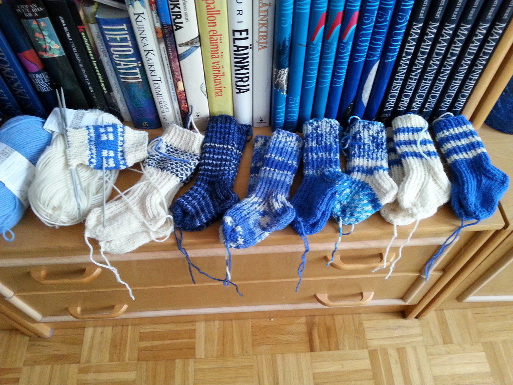 Woollen socks for newly born babies by annelis