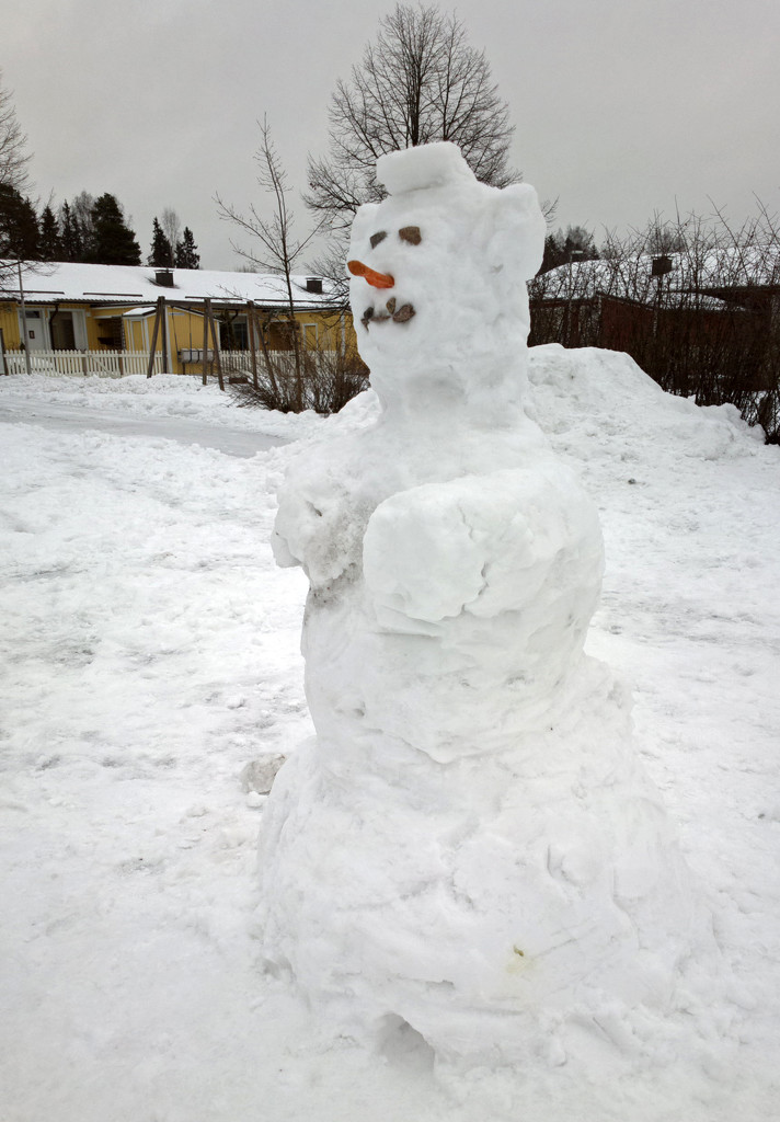 Snowman in the park by annelis