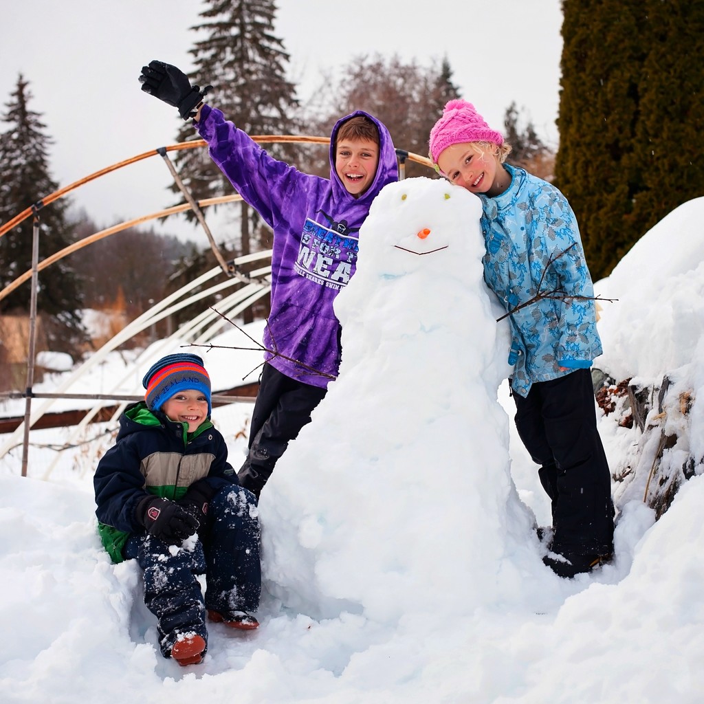 Three kids and a snowman by kiwichick