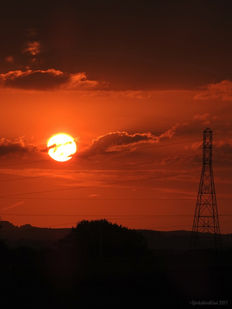 Sun Setting by yorkshirekiwi