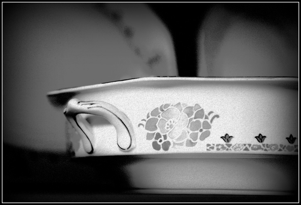 The serving dish by dide
