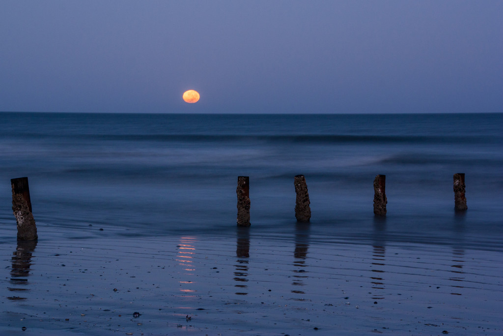 Moonset this morning by seacreature