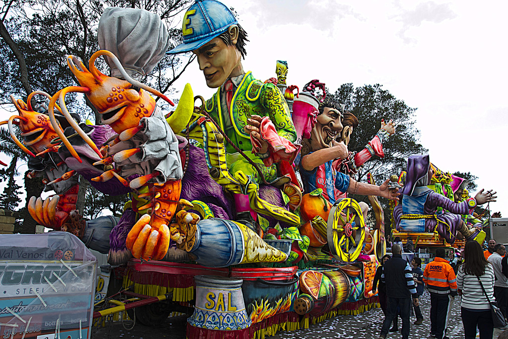 GROTESQUE CARNIVAL FLOAT by sangwann