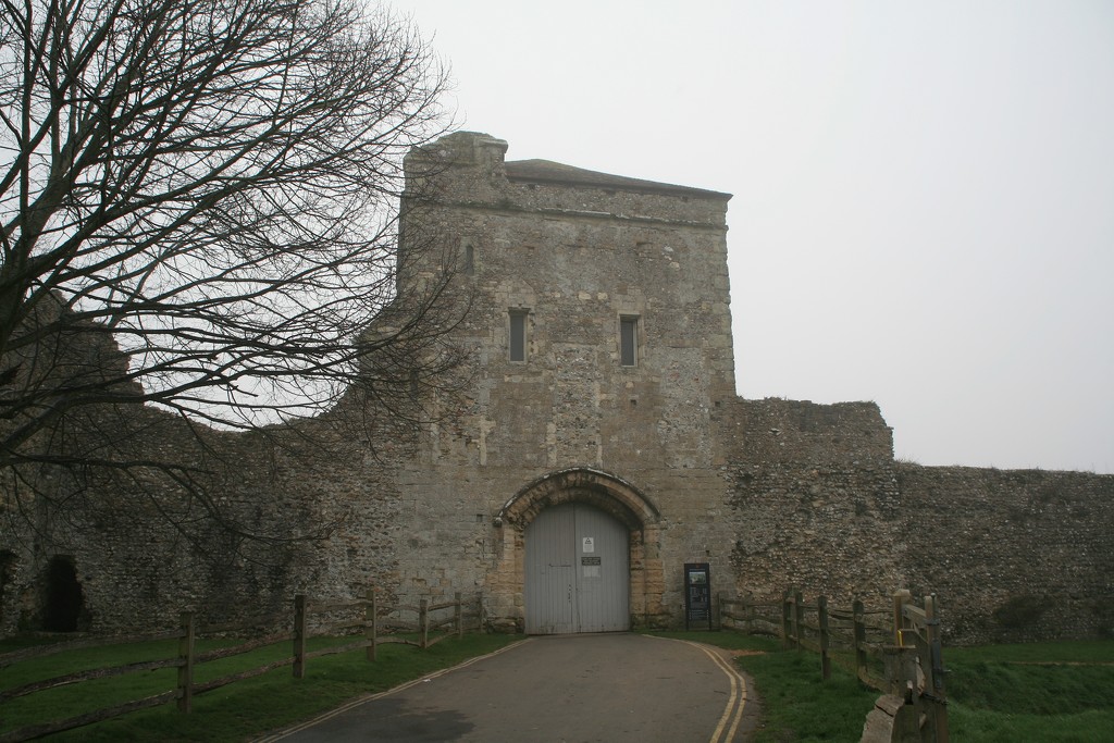 Castle Gate by davemockford
