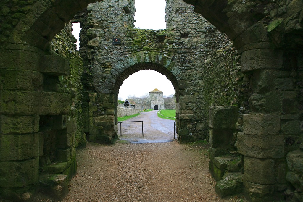 Through The Arch by davemockford