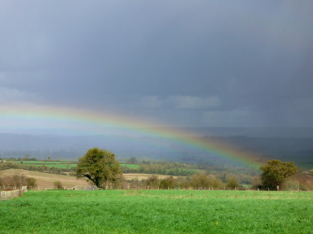 Low lying rainbow by julienne1