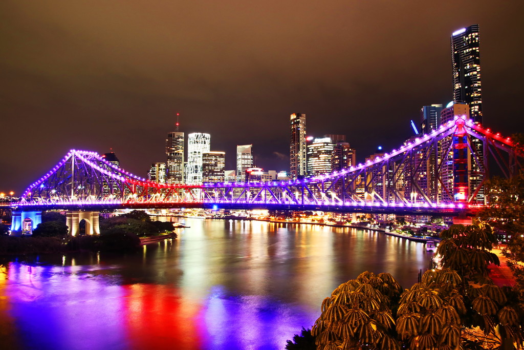 The Story Bridge Lights up for London by terryliv