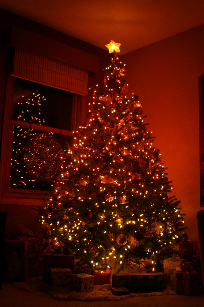 358_07 Christmas Eve Glow by pennyrae