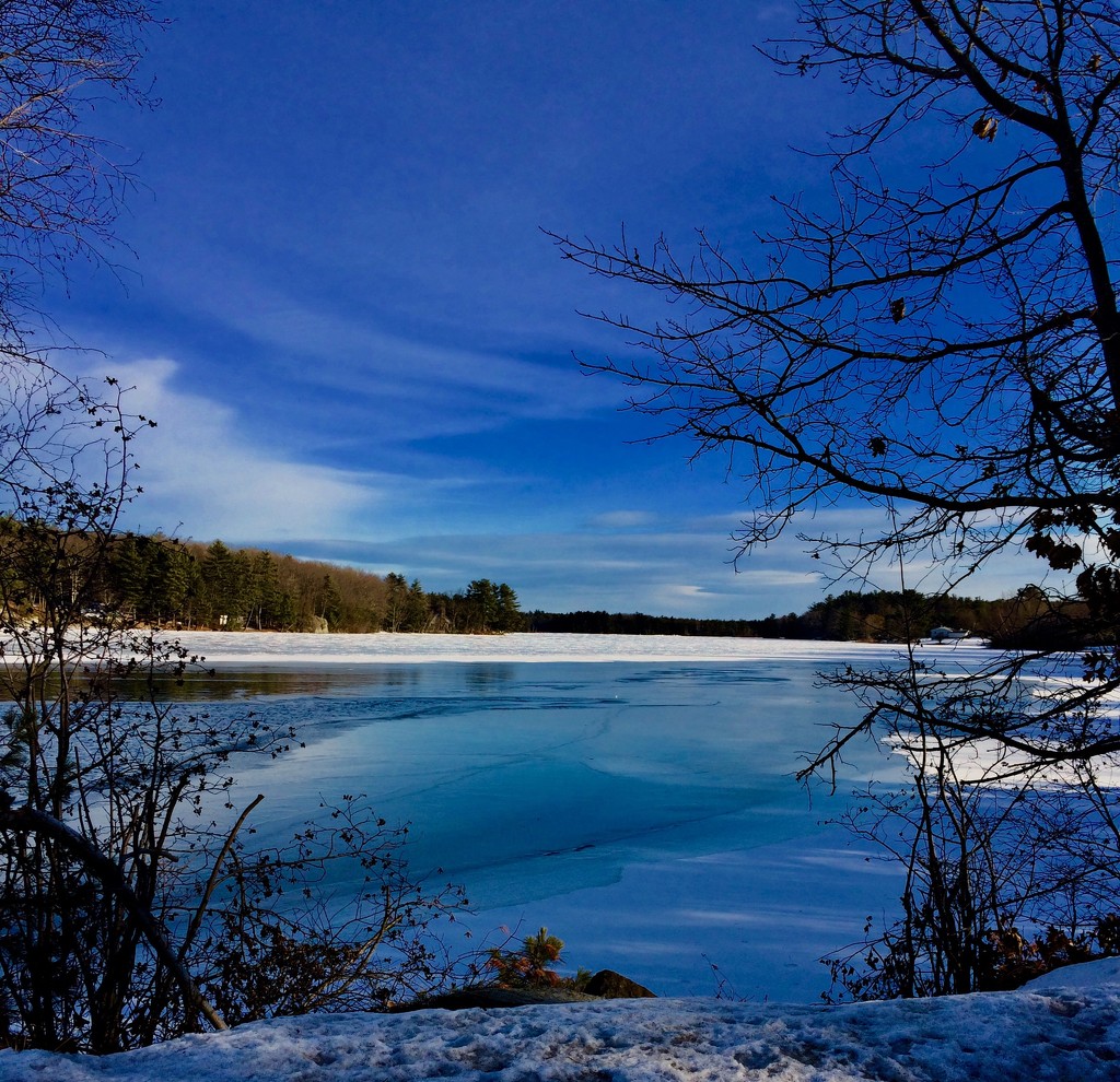 Frozen lake by dorim
