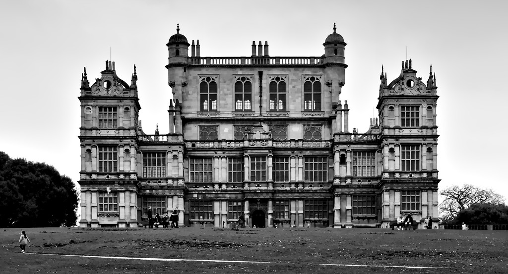 Wayne Manor in Mono by phil_howcroft