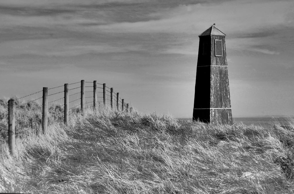 Samphire Hoe Tower by fbailey