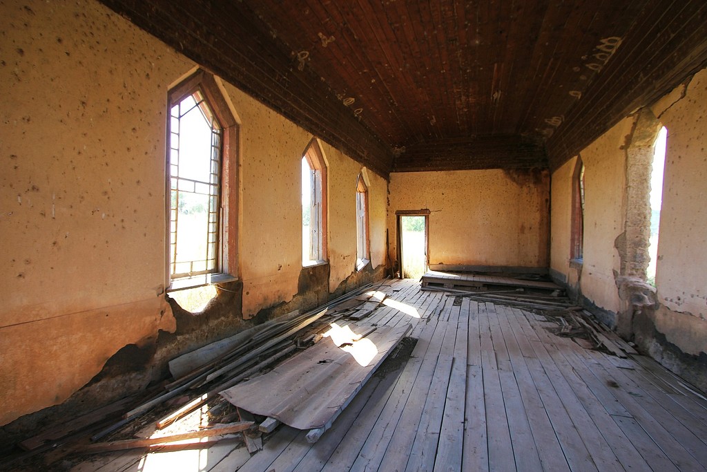 Inside the mud church by leggzy