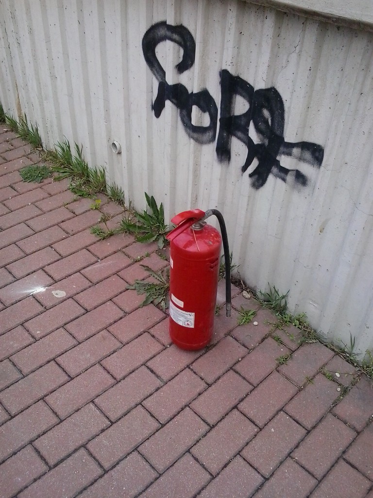 Random fire extinguisher by ivm