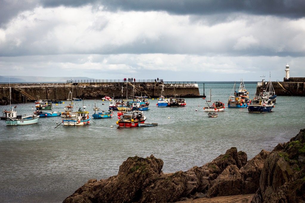 Mevagissey Harbour and lighthouse.  by swillinbillyflynn