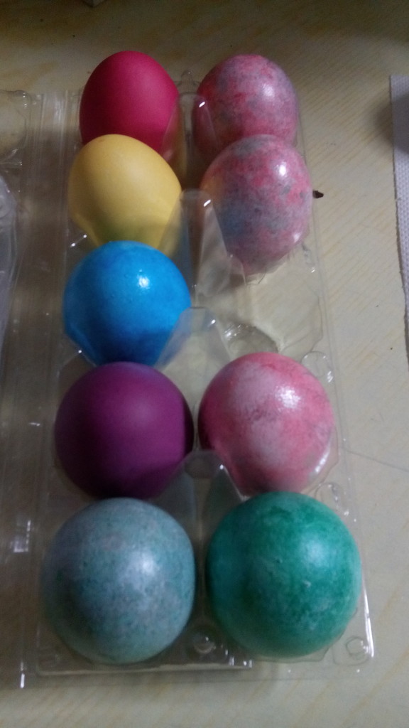 Βαμμένα πολύχρωμα αυγά by nefeli