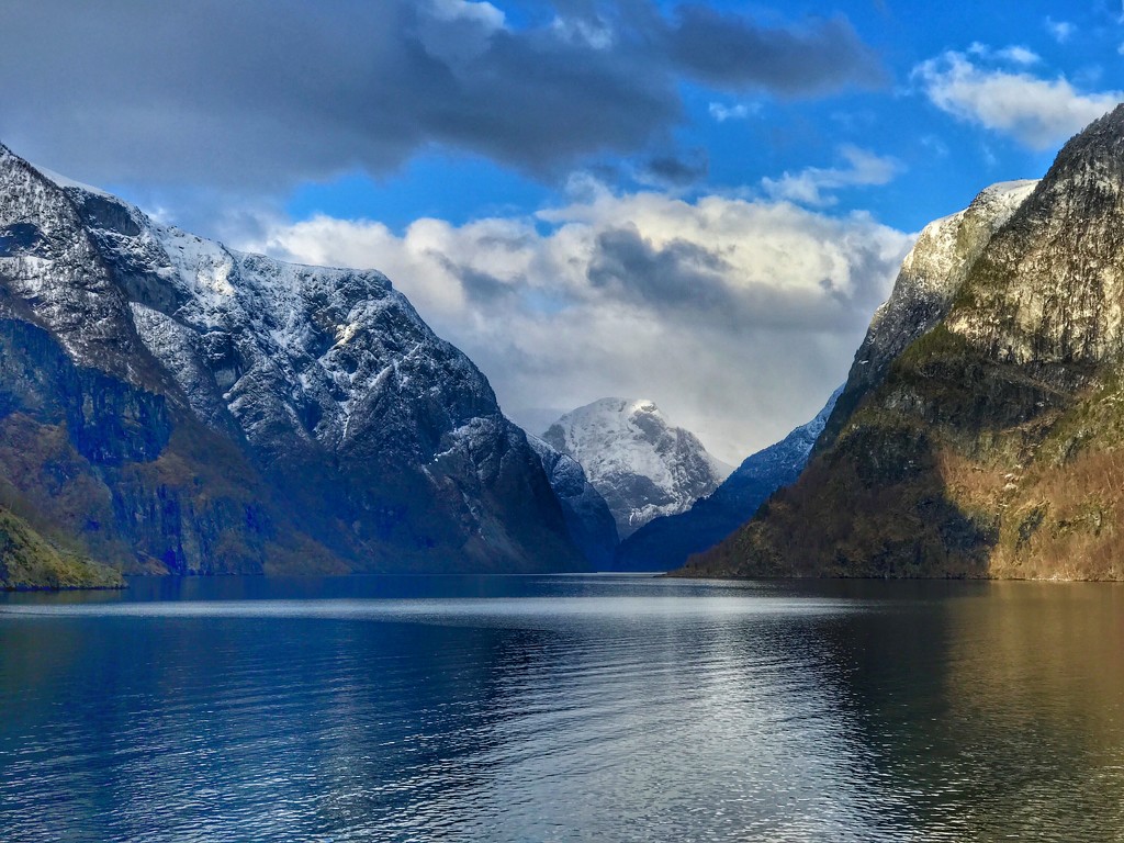 Norwegian landscape. by darrenboyj