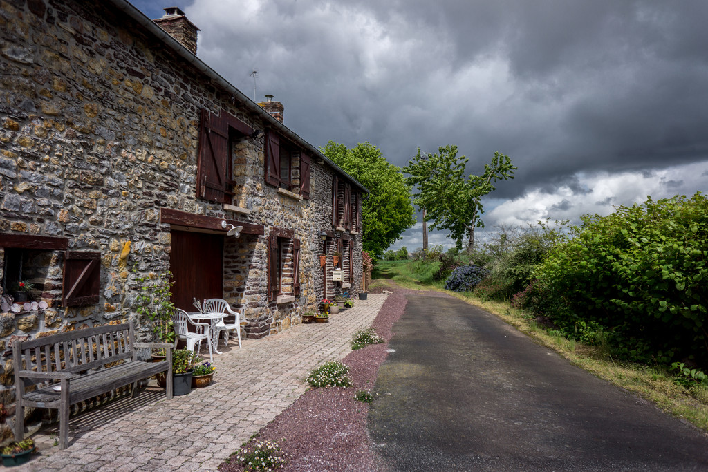 PLAY May - Sony 16mm f/2.8: Rain Expected by vignouse