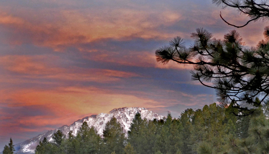 Pikes Peak in the evening by dmdfday