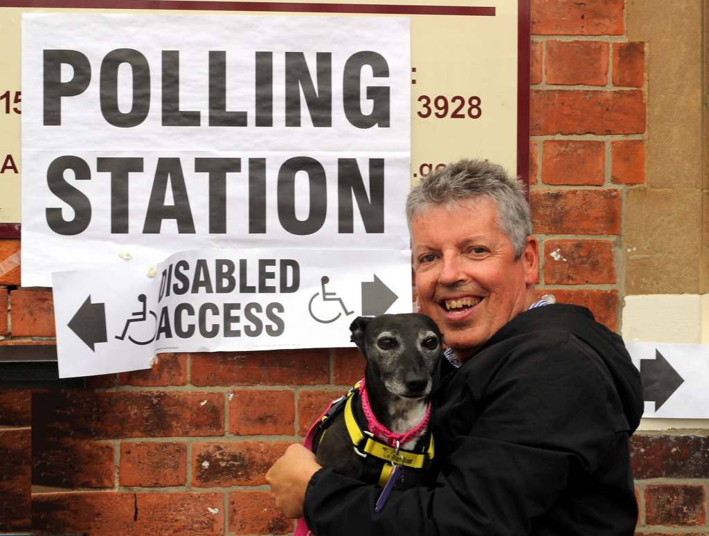 #dogsatpollingstations by phil_howcroft