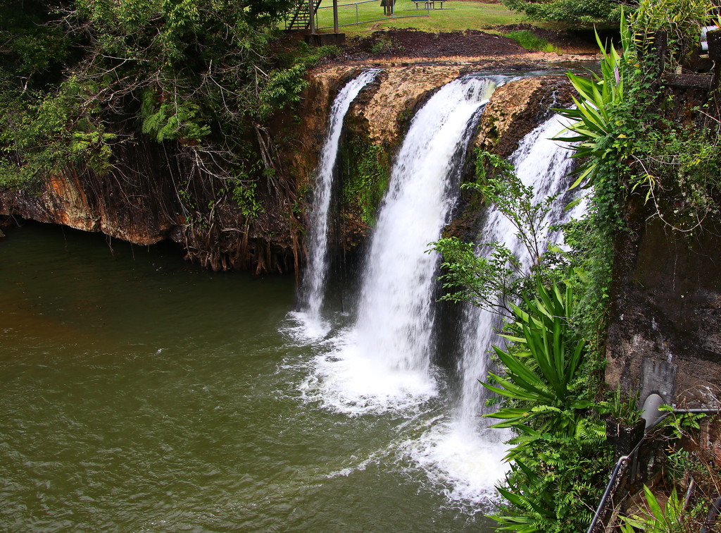 Mena Falls by terryliv