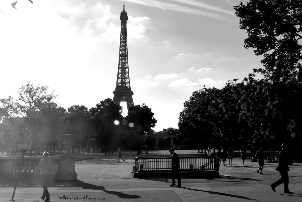 bus ride on the way home: Eiffel Tower by parisouailleurs