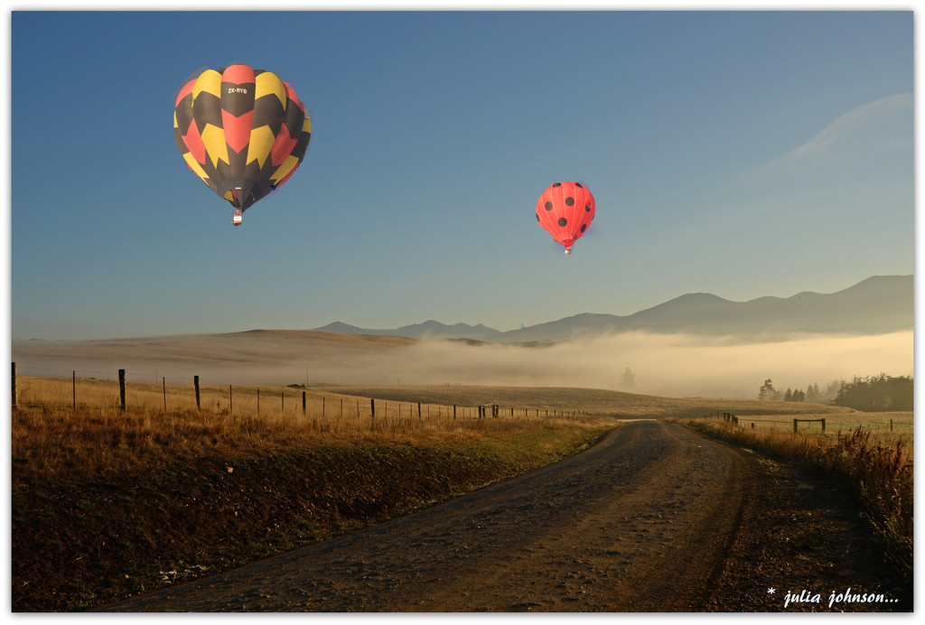 Balloons over Waipiata.. by julzmaioro