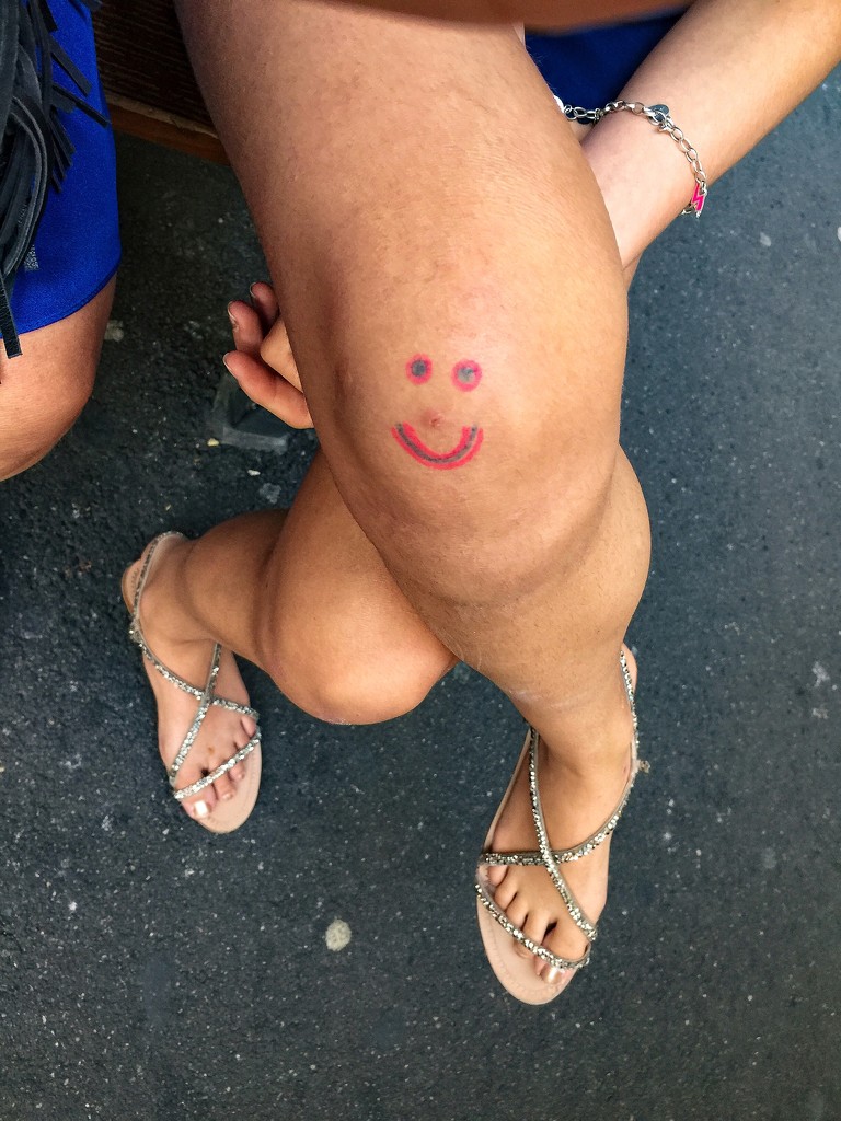Smiling knee by cocobella