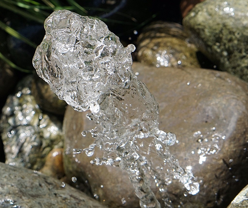 the splash of a fountain by quietpurplehaze