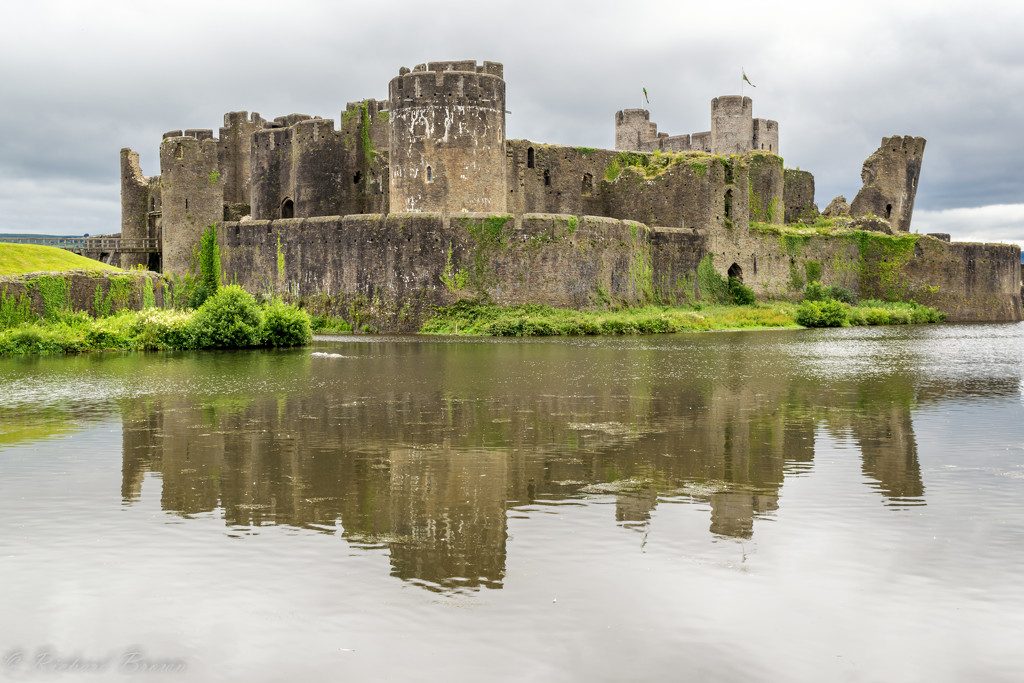 Caerphilly Castle  by rjb71
