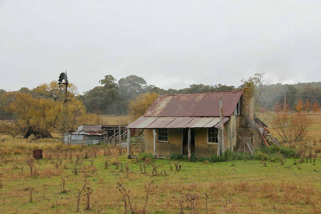 Old farm house by leggzy