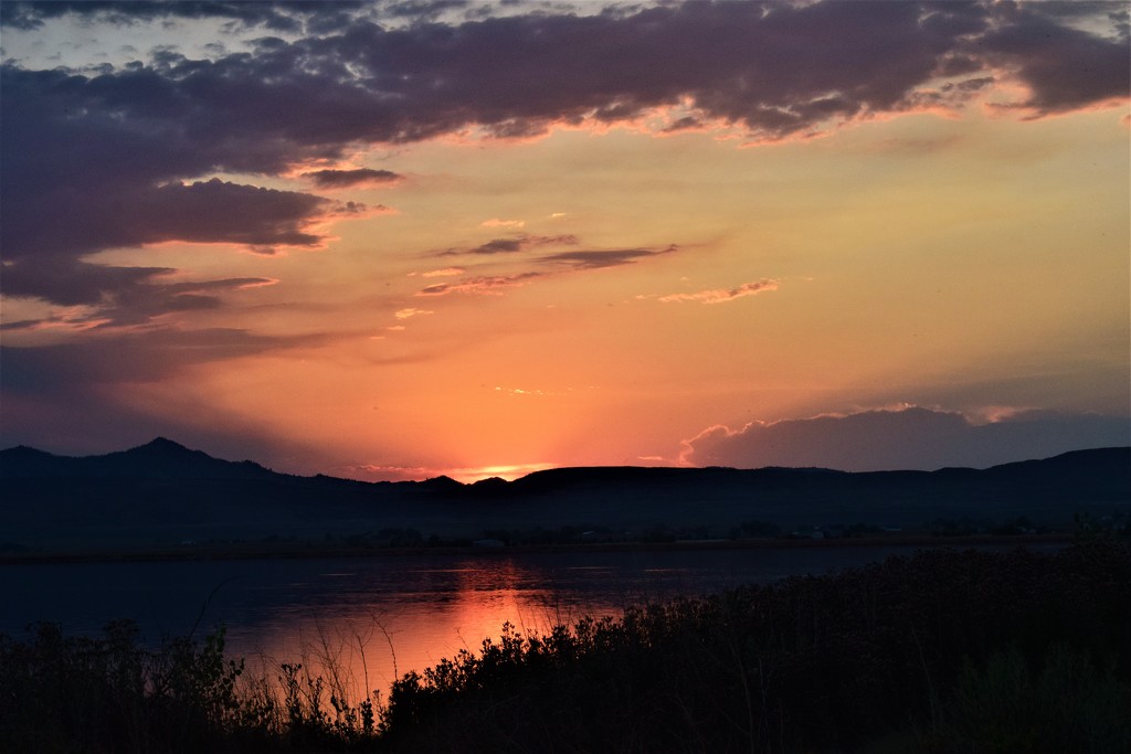 Sunset at Douglas Lake by sandlily