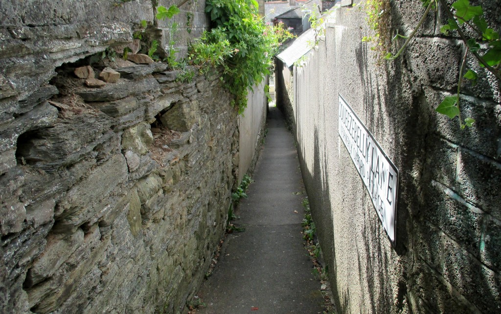 Sqeezebelly Alley by g3xbm