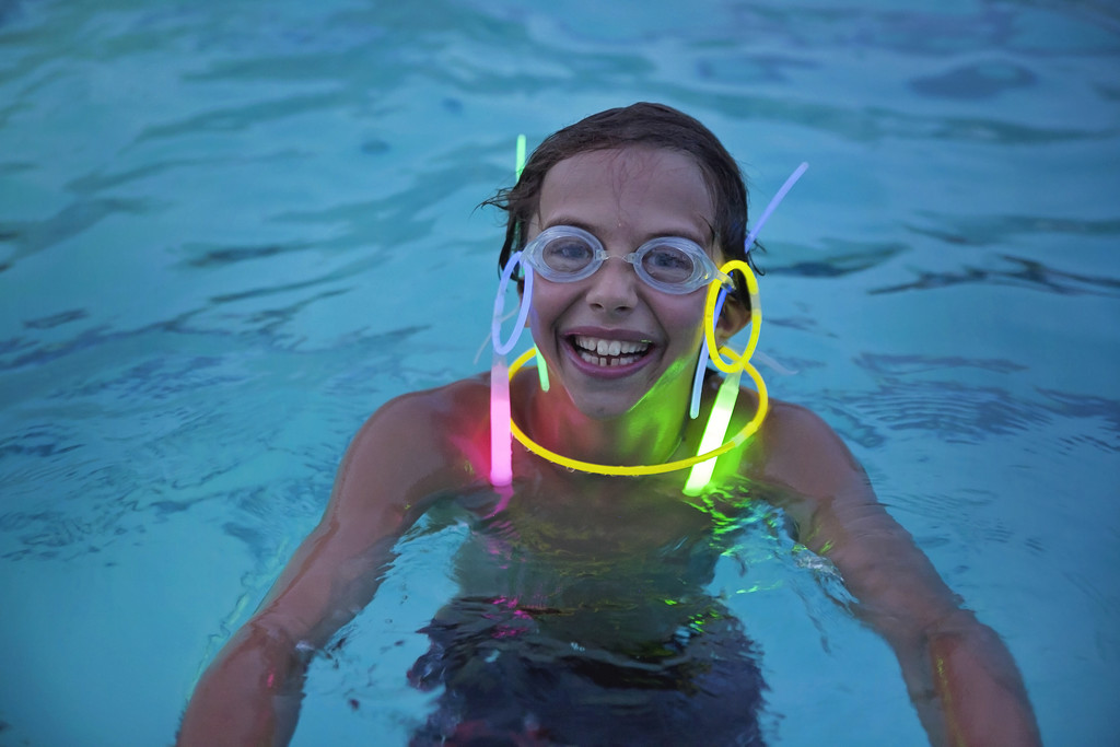 Glow swim by kiwichick