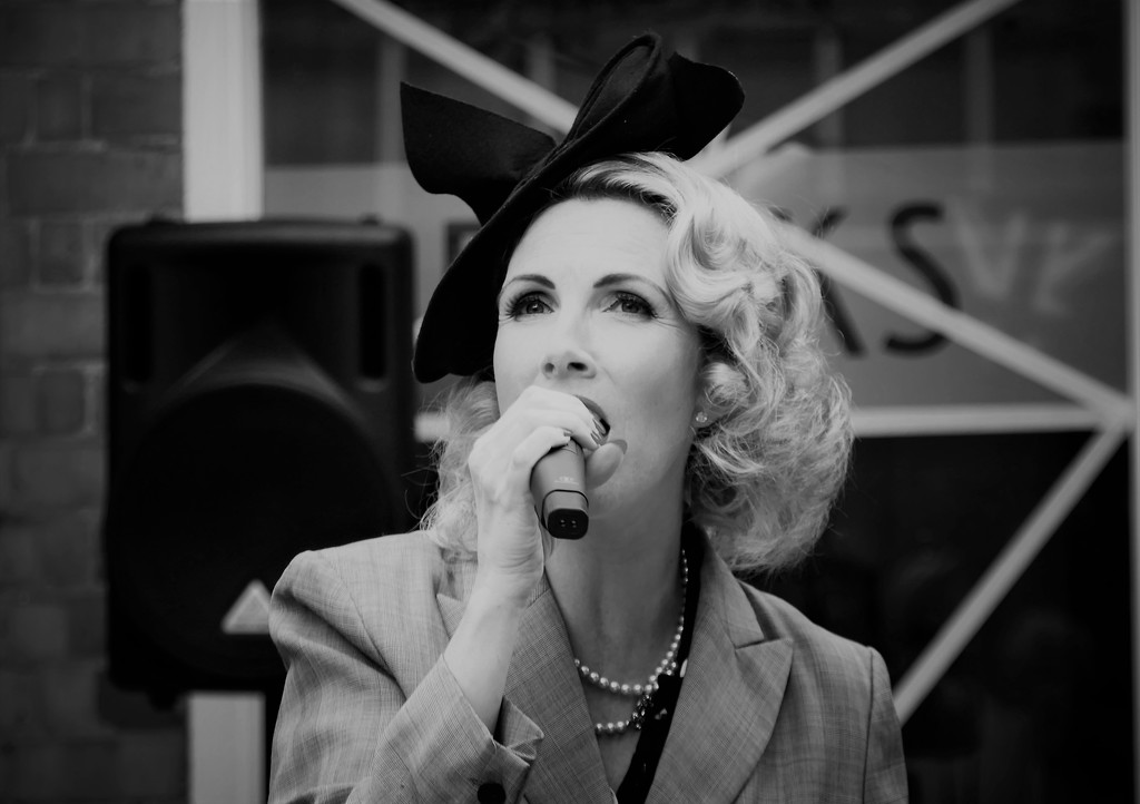 Let's sing 1940's by carole_sandford