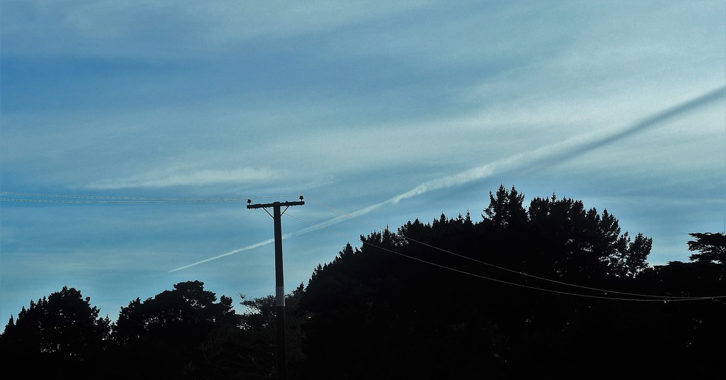 A jet stream over Northland by Dawn