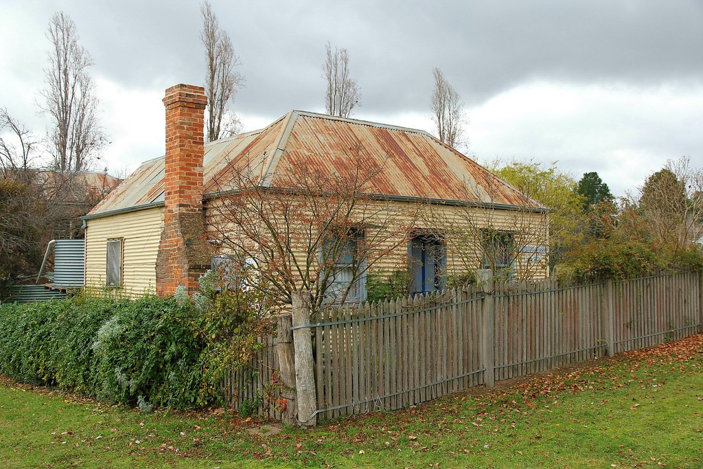Faraday Cottage by leggzy