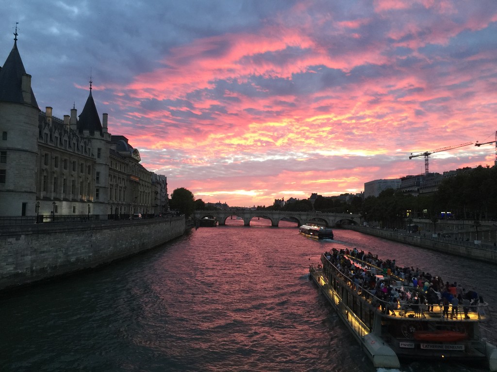 Paris is pink ! by cocobella