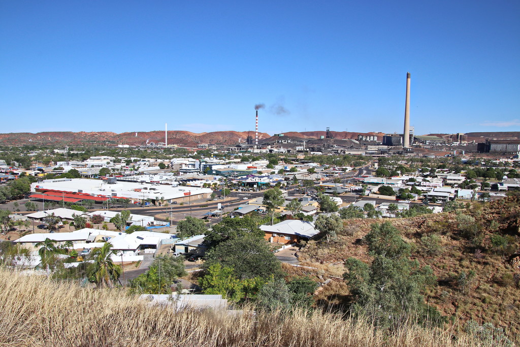 Mt Isa by terryliv