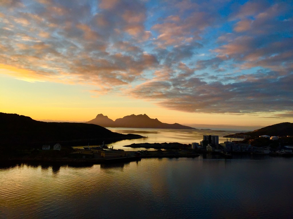 Sunset over the Lofoten Islands by jamibann