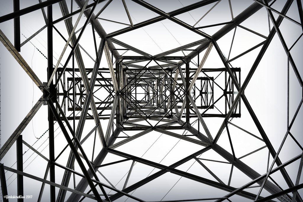 Electricity Pylon by yorkshirekiwi