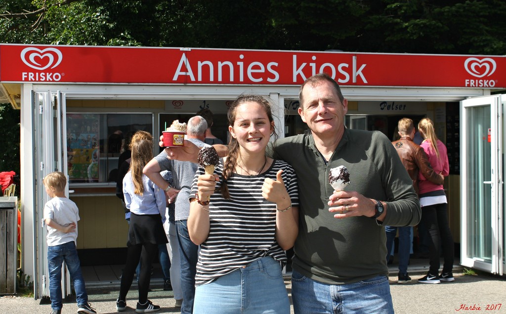 Annie at Annie's Kiosk by harbie