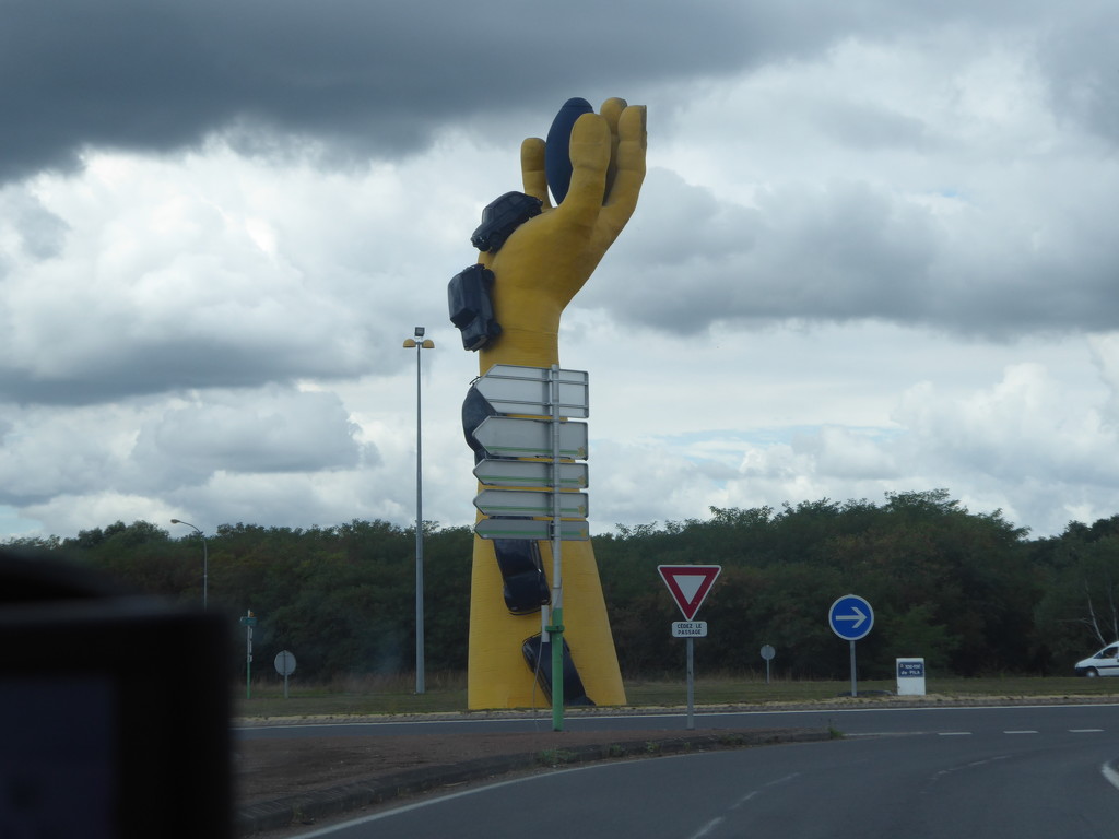 I thought Spanish roundabouts had strange things in the middle. This French one was amazing!  by chimfa