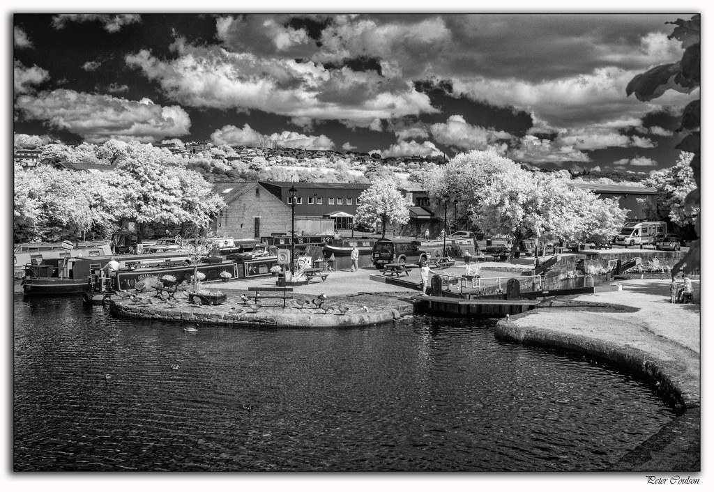 Brighouse Basin B&W by pcoulson