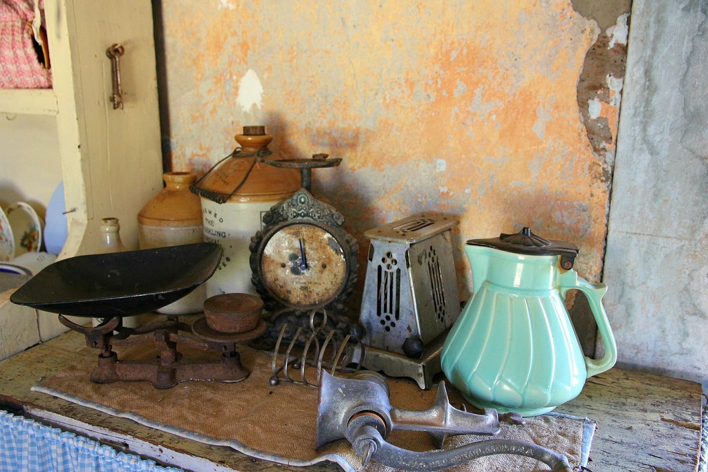 Croote Cottage - Kitchen utensils by leggzy