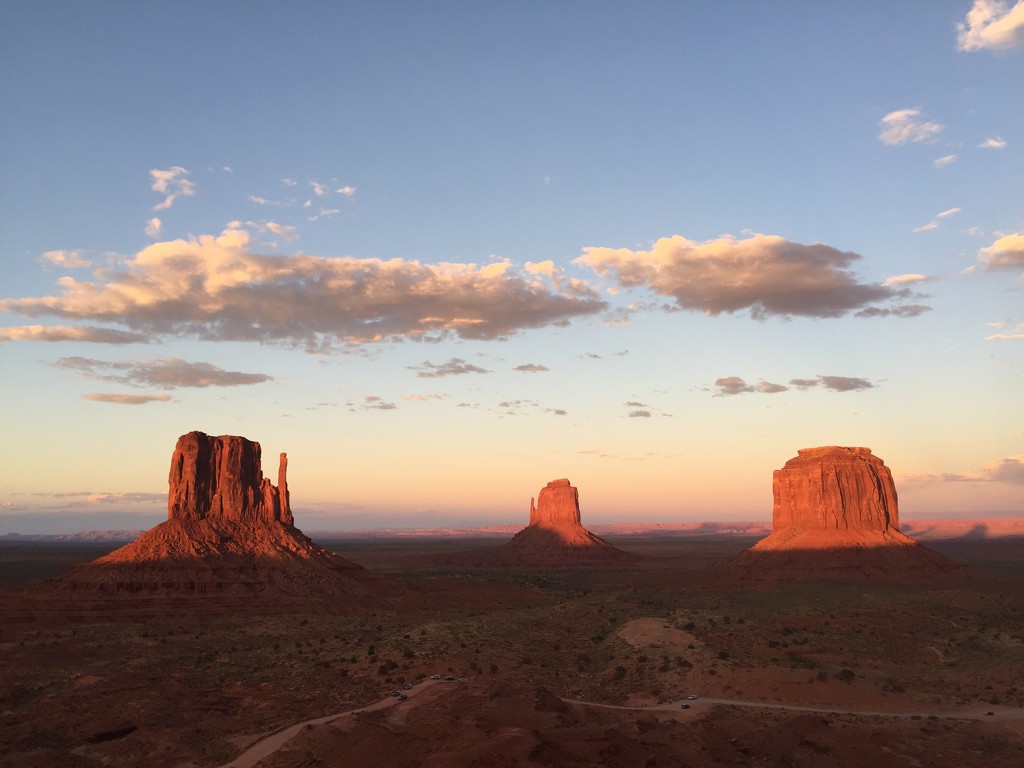 Monument Valley  by susiangelgirl