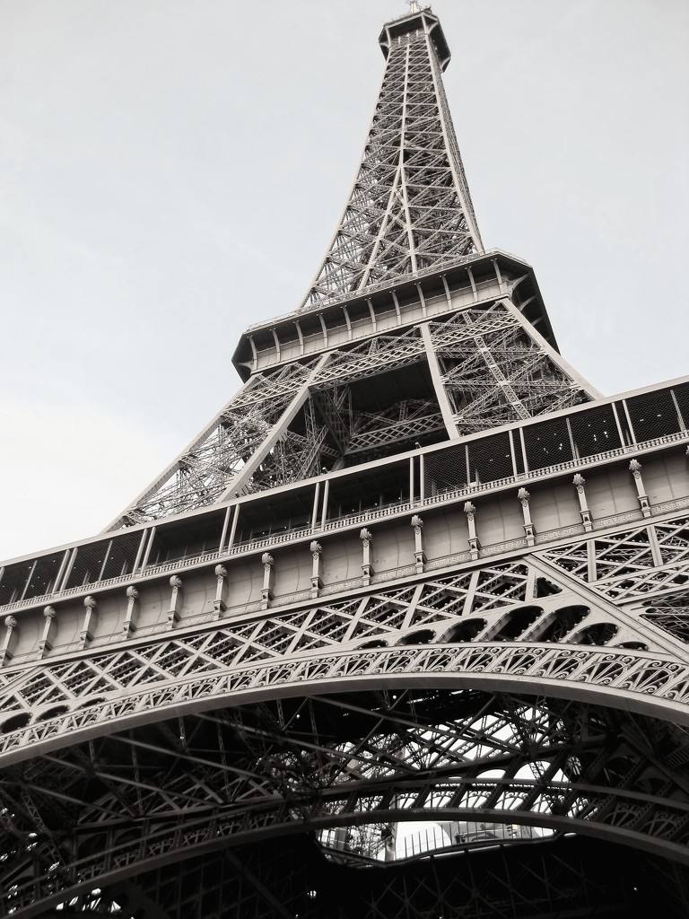 eiffel tower by blueberry1222