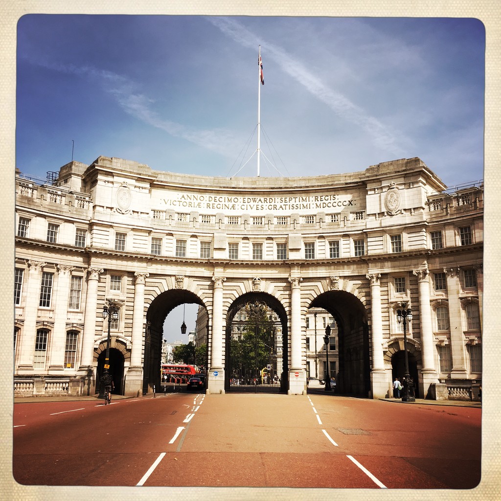 Admiralty Arch  by andycoleborn