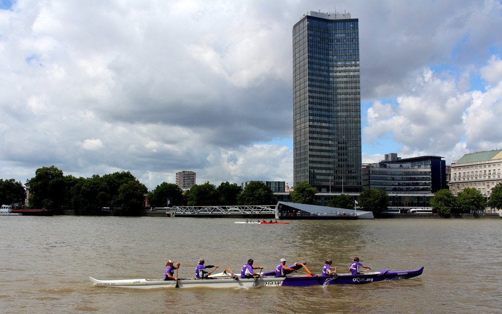 Canoe racing on the Thames by boxplayer