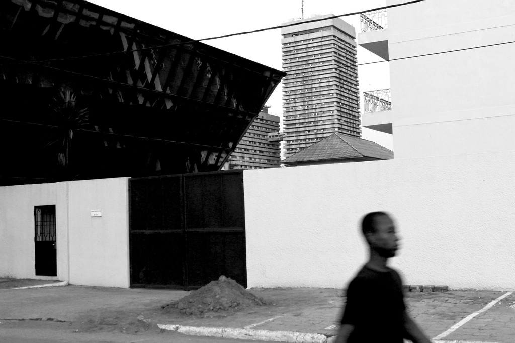 Street of Abidjan by vincent24