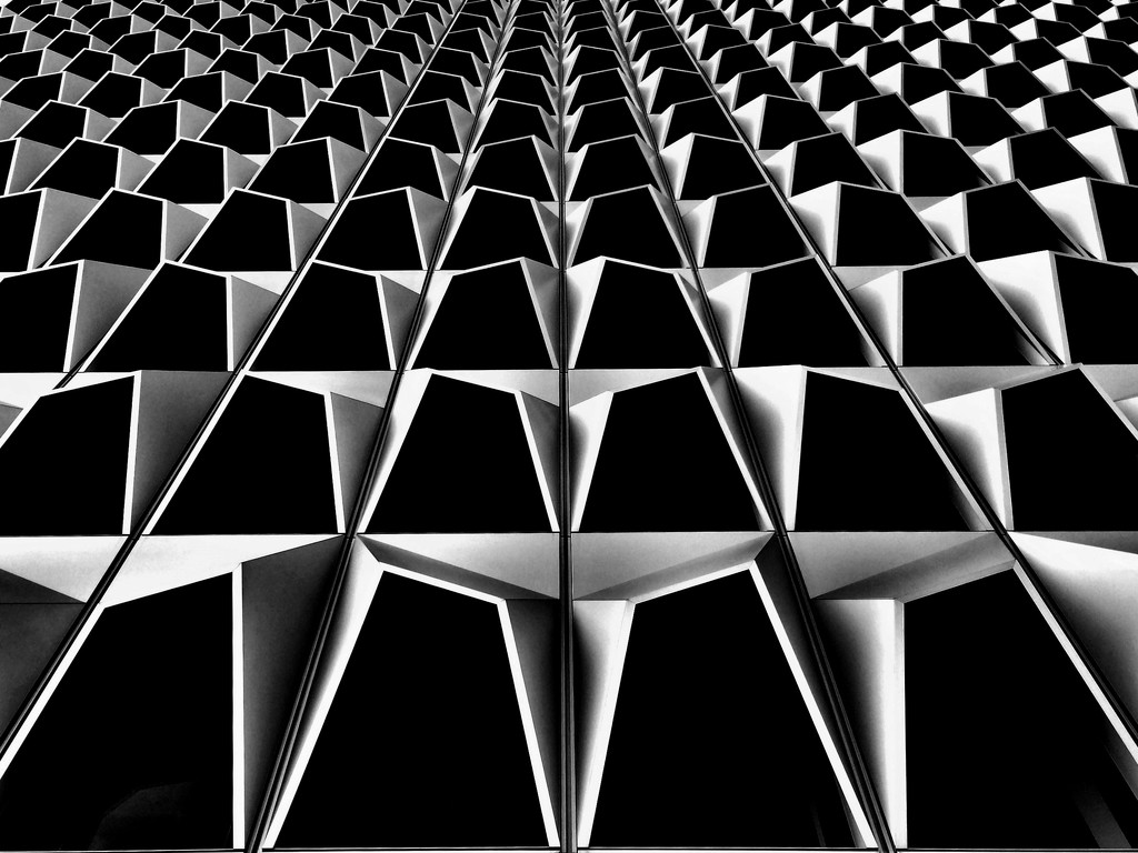 H_DA - repetitive geometry - black and white by vincent24